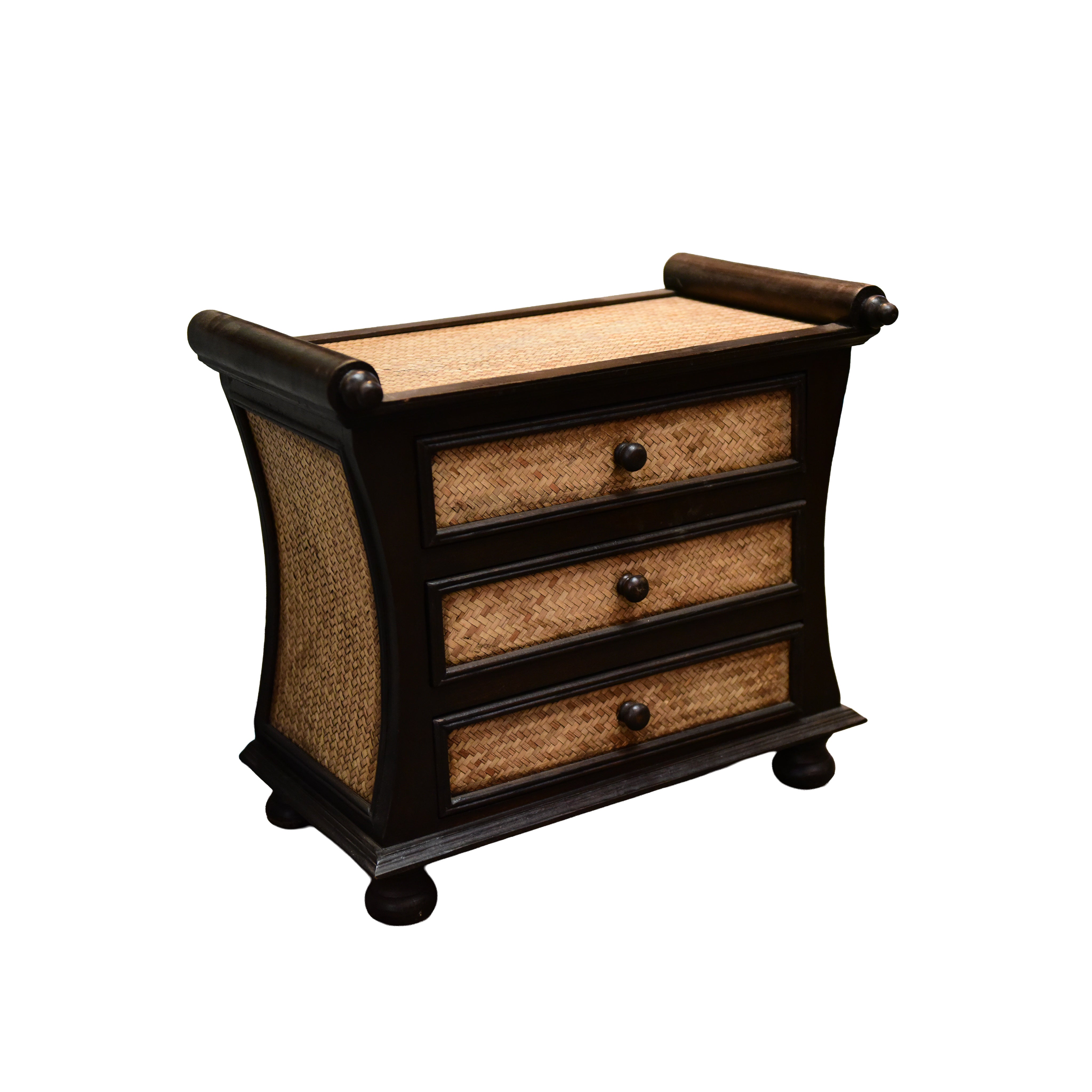 Commode 3 tiroirs en bois dur thaïlandais massif et bambou tressé avec accents enroulés