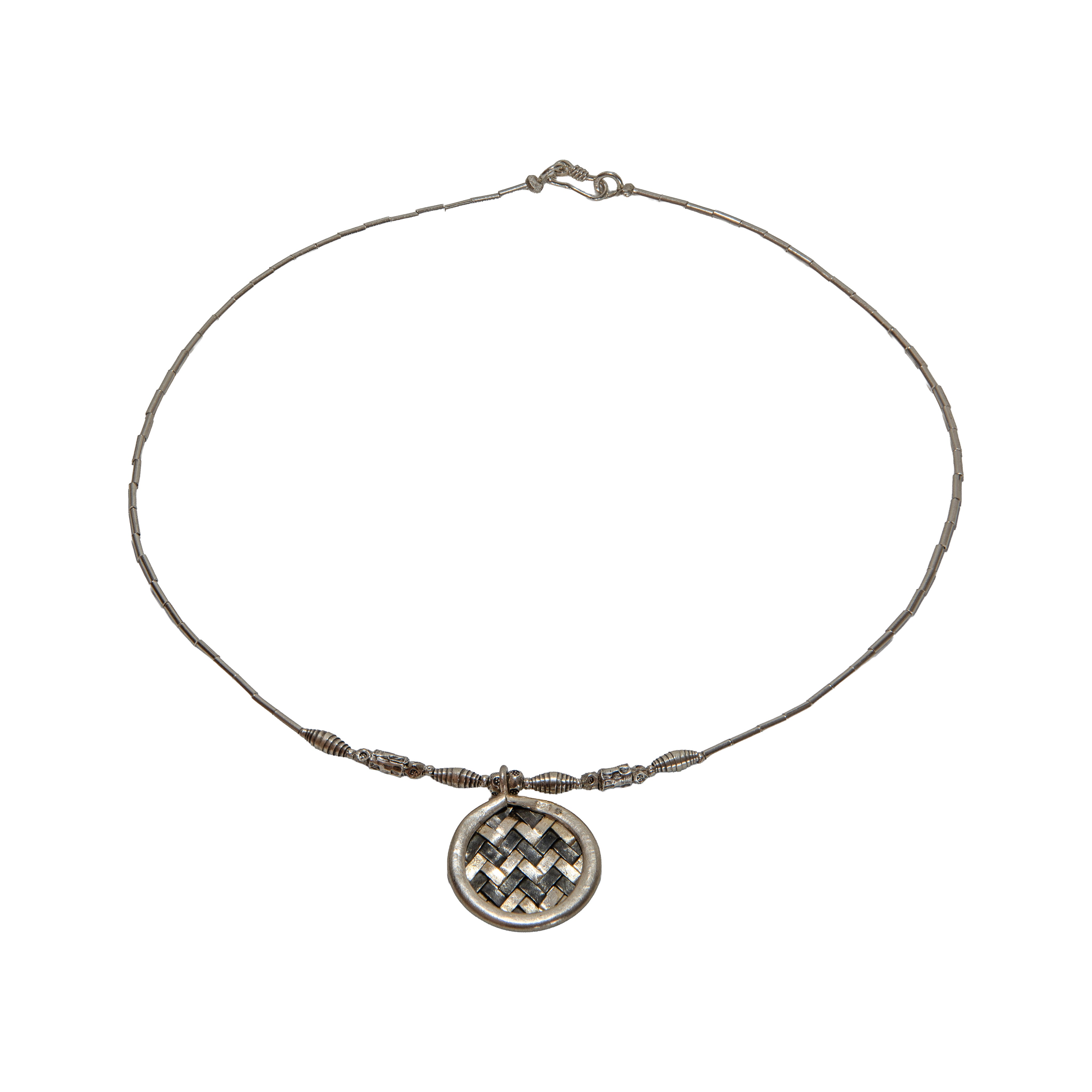 Halskette aus 98 % feinem Silber der Karen-Bergvölker mit Bambusanhänger im Korbgeflecht-Design, handgefertigter Schmuck