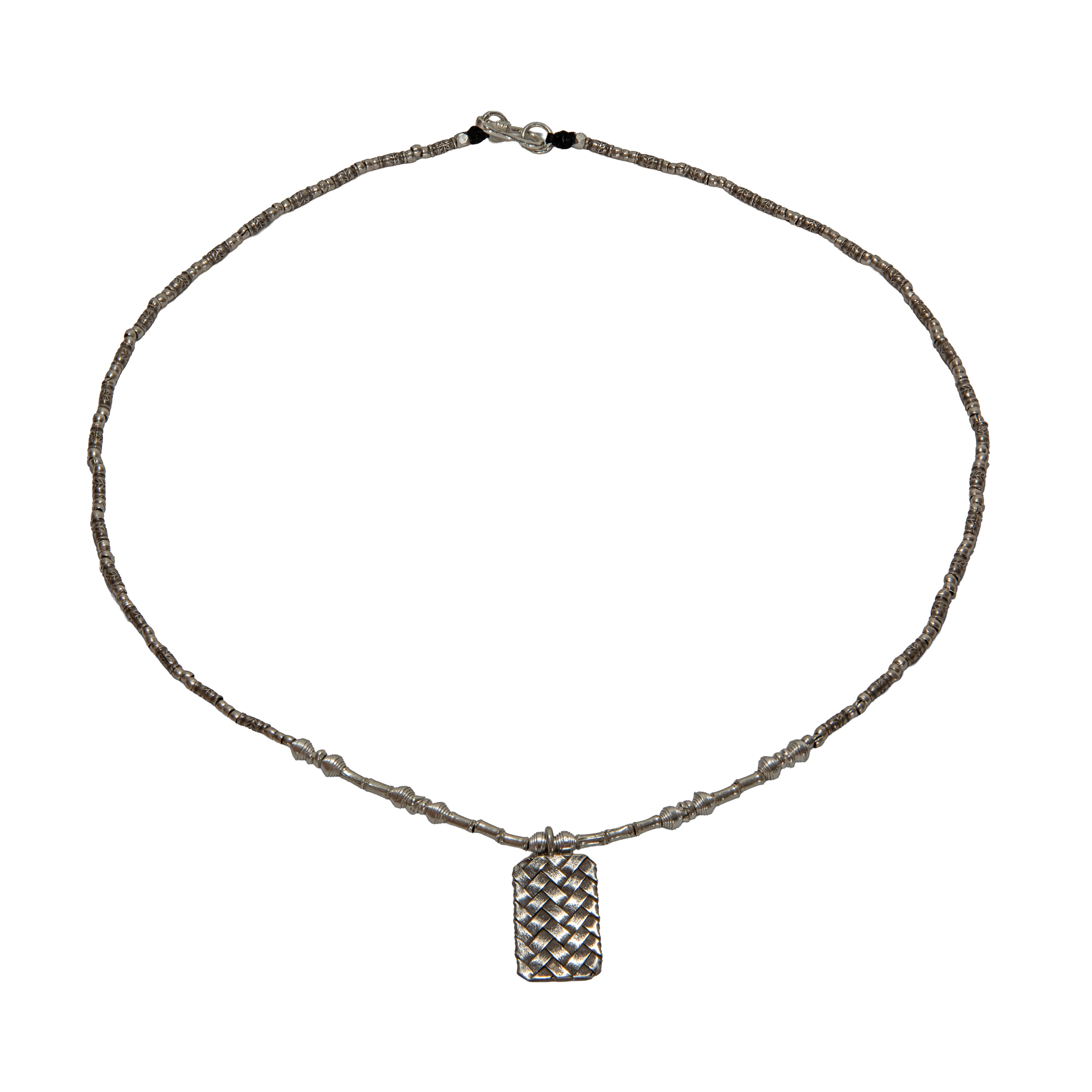 Halskette aus 98 % feinem Silber der Karen-Bergvölker mit rechteckigem, gewebtem Korbanhänger, handgefertigter Schmuck