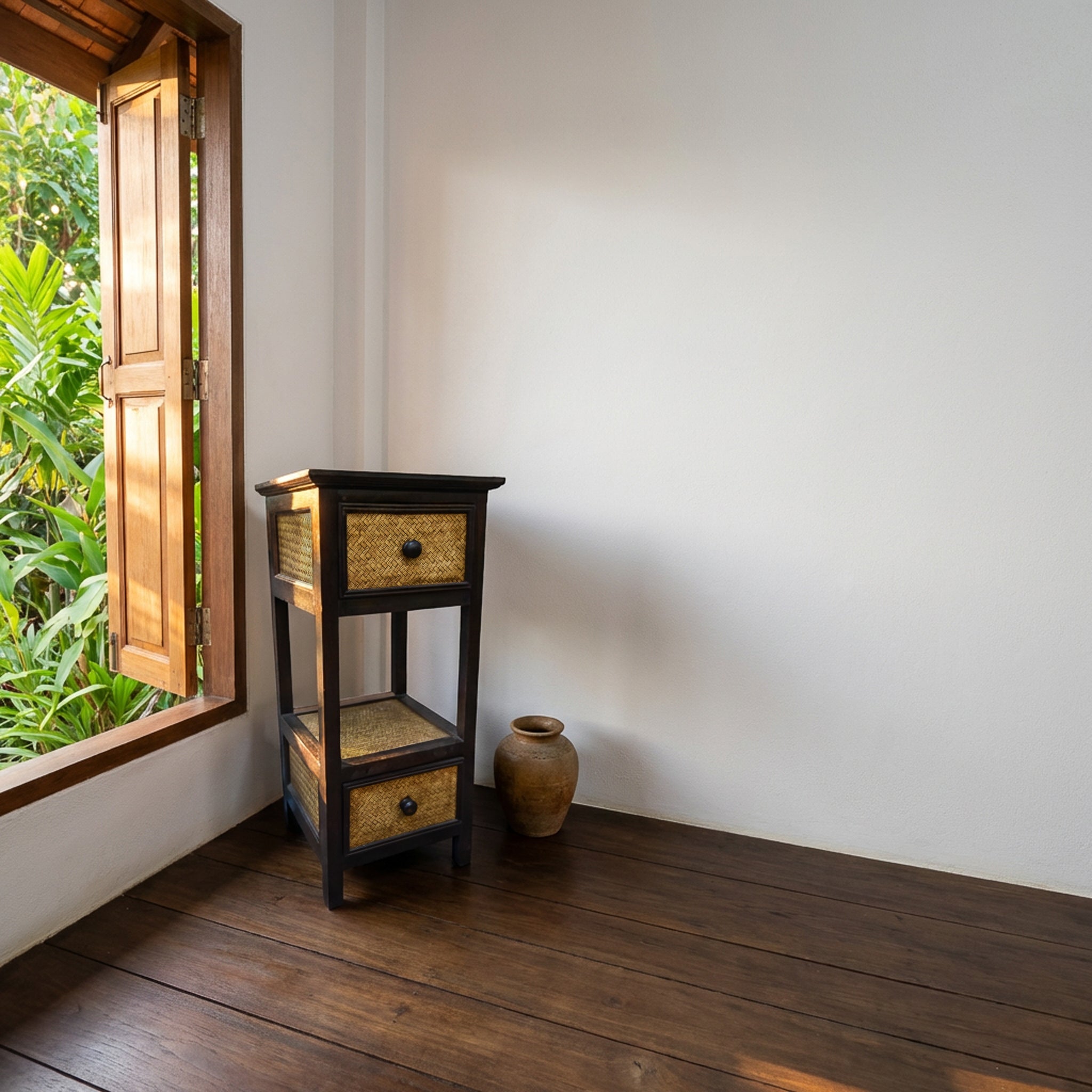 Schmale Konsole mit 2 Schubladen aus massivem thailändischem Hartholz mit geflochtenem Bambus