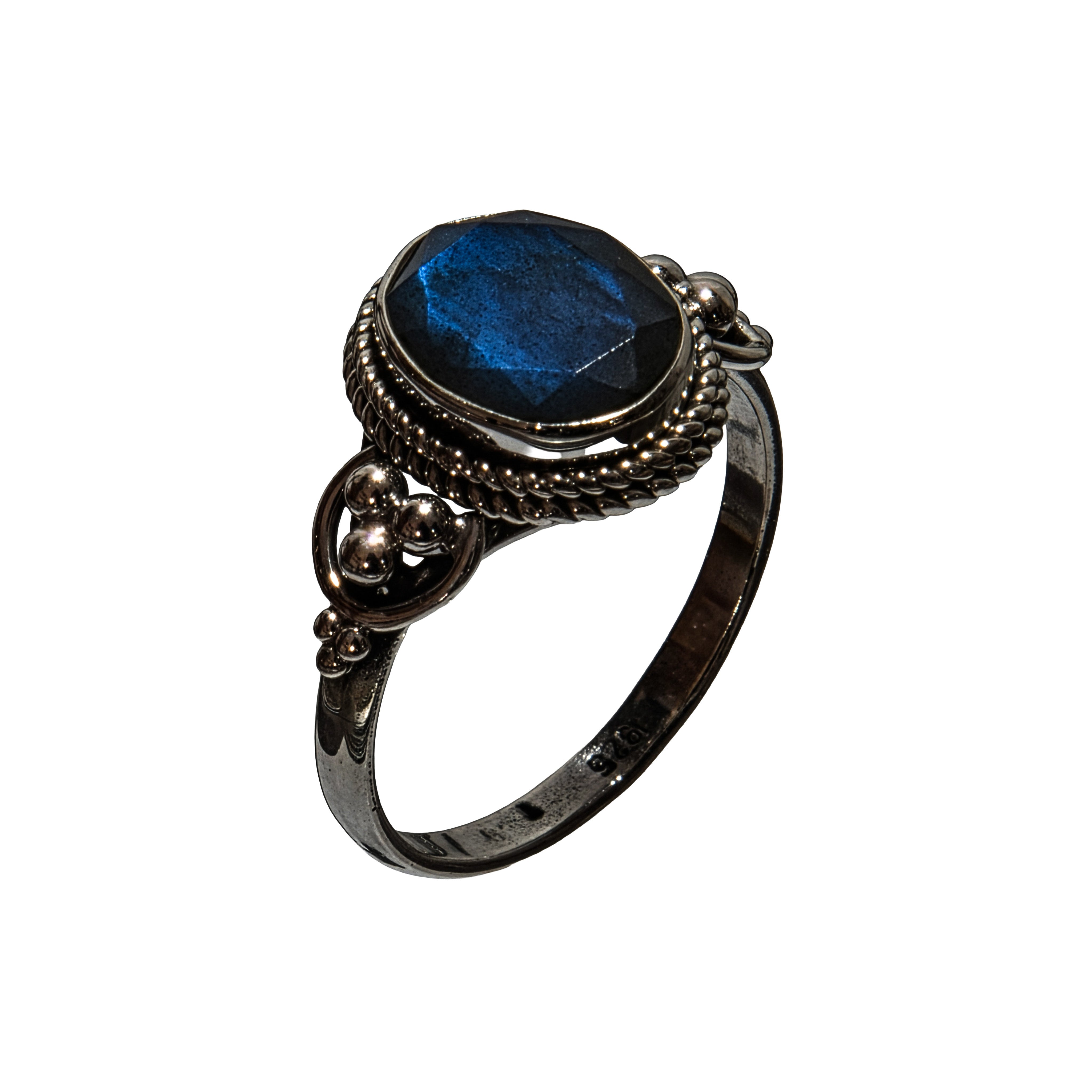 Handcrafted 925 Silver Labradorite Ring from Chiang Rai Thailand - Lalanna Design