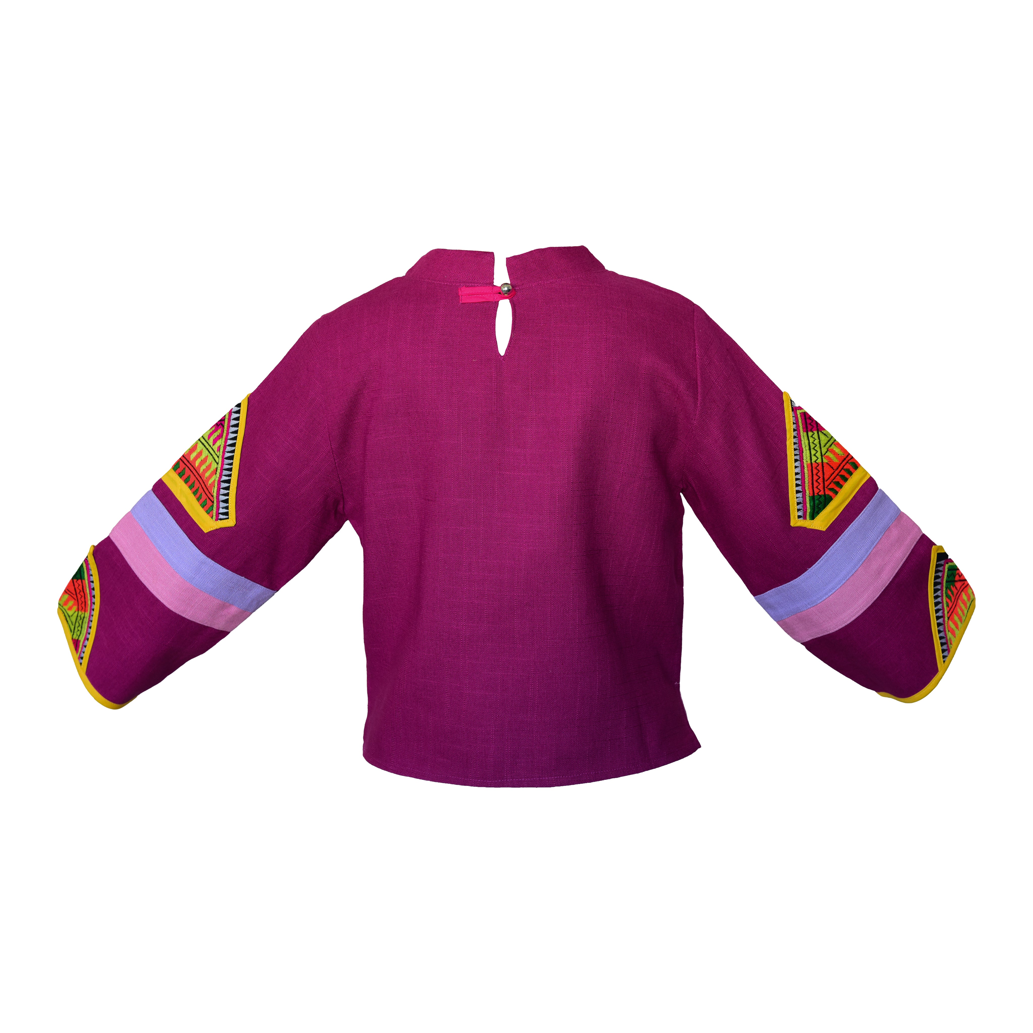 Modernes Hmong-Hanf-Top, Magenta mit grossem rautenförmigem Stickpanel
