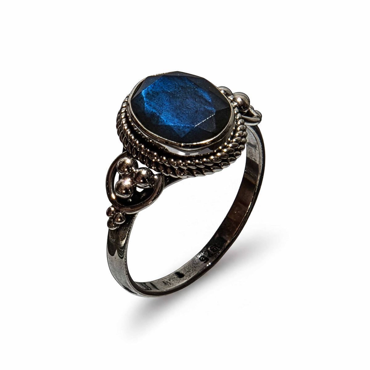Handcrafted 925 Silver Labradorite Ring from Chiang Mai Thailand - Lalanna Design
